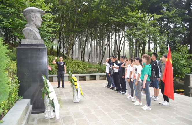 中共保山安利醫(yī)院有限責(zé)任公司支部委員會(huì)開展“不忘初心，牢記使命”愛(ài)國(guó)主義專題教育活動(dòng)