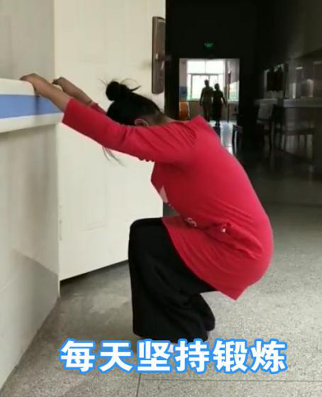 13歲女孩自幼患“腦癱”，行動受阻，經(jīng)系統(tǒng)康復治療能獨立步行！