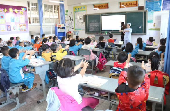 保山安利醫(yī)院為隆陽區(qū)四小、五小、七小、漢莊小學(xué)、永昌小學(xué)開展復(fù)學(xué)疫情防護(hù)知識培訓(xùn)