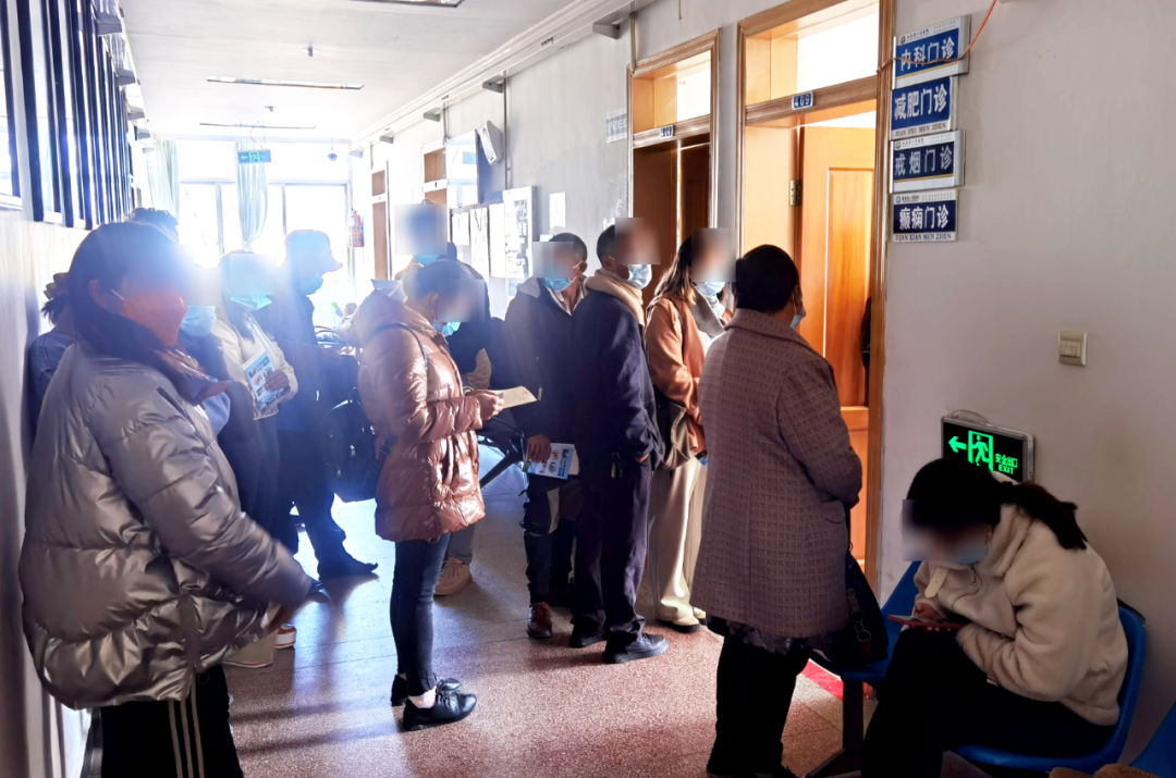 【保山安利醫(yī)院】腫瘤科張穎東主任赴施甸縣人民醫(yī)院開展腫瘤?？谱\、查房